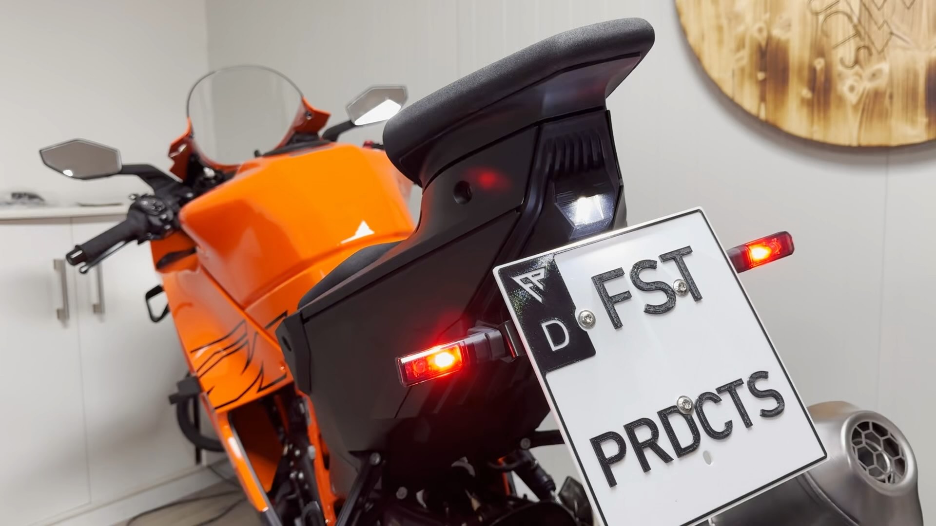 Detachable license plate holder for KTM RC